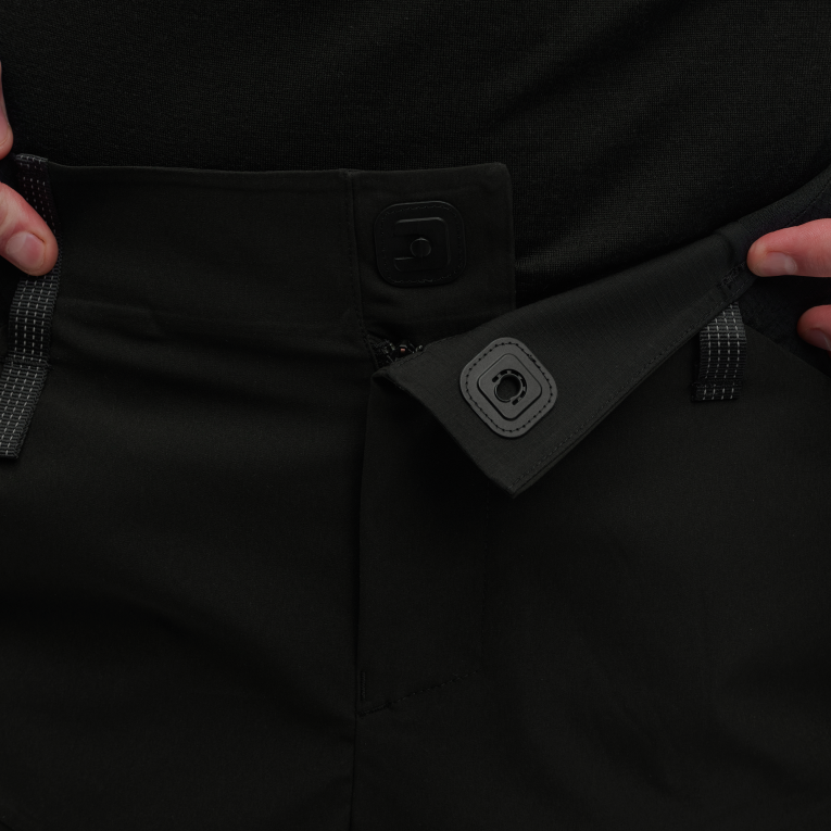 Explorer Shorts 64R0B800 Black On Running Men