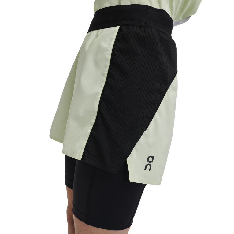 Active Shorts 64R0B135 Meadow/Black On Running Women