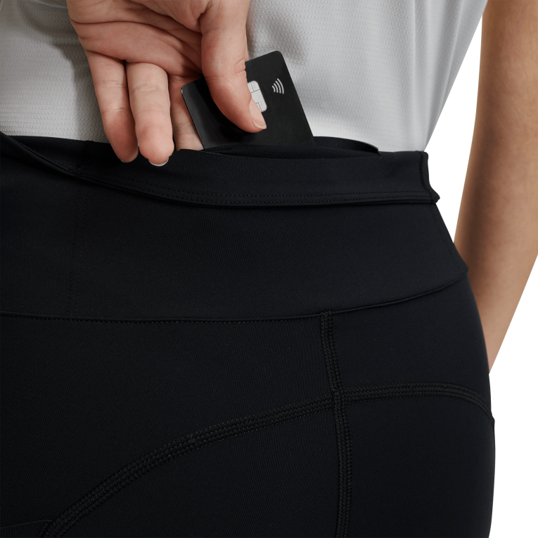 Active Shorts 64R0B135 Meadow/Black On Running Women