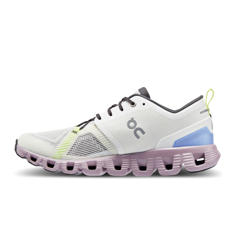 Cloud X 3 Shift 64R0B8 Undyed-White/Heron On Running Women